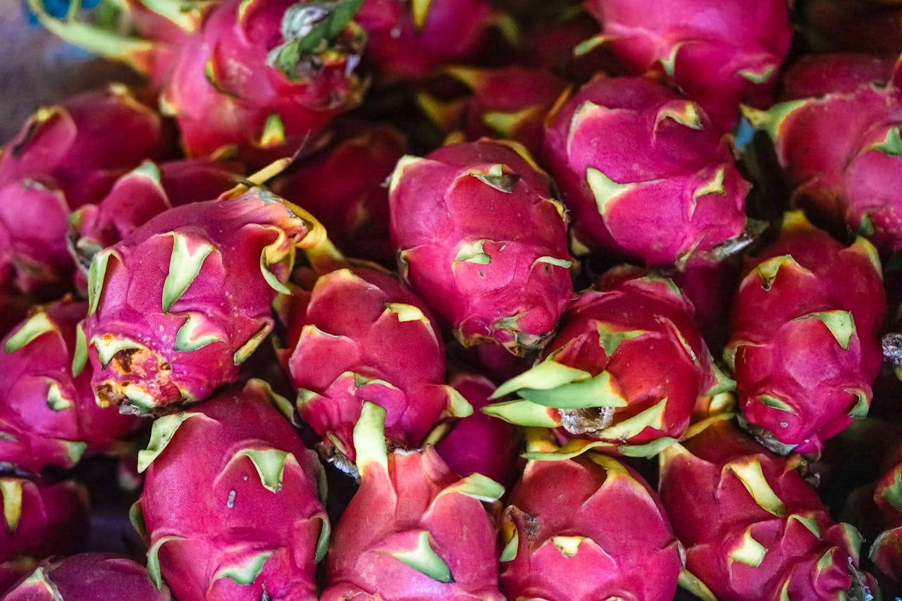 Dragon Fruit vs Kiwi: Nutrition Compared