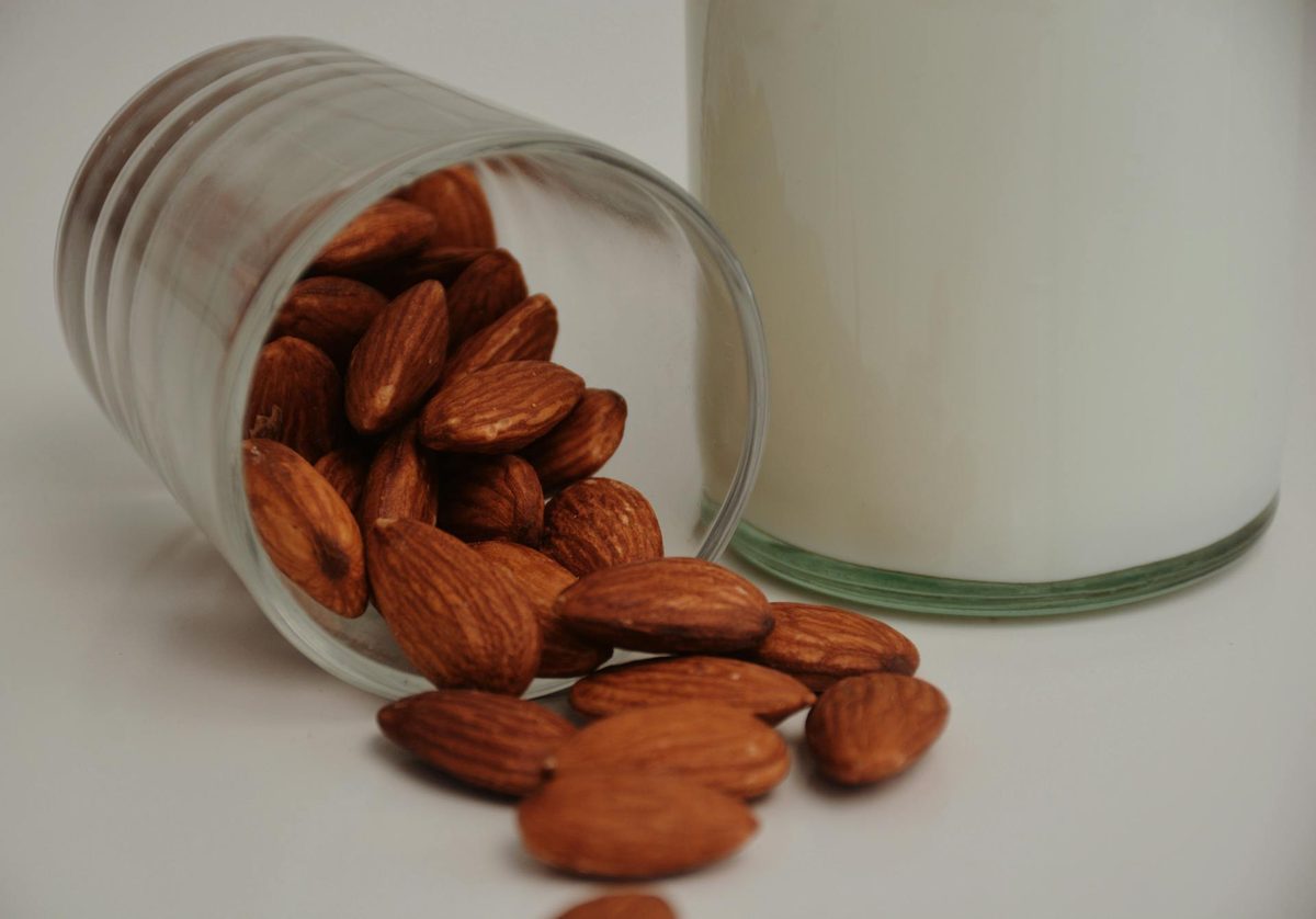 Unsweetened vs Sweetened Almond Milk: What Is the Difference?